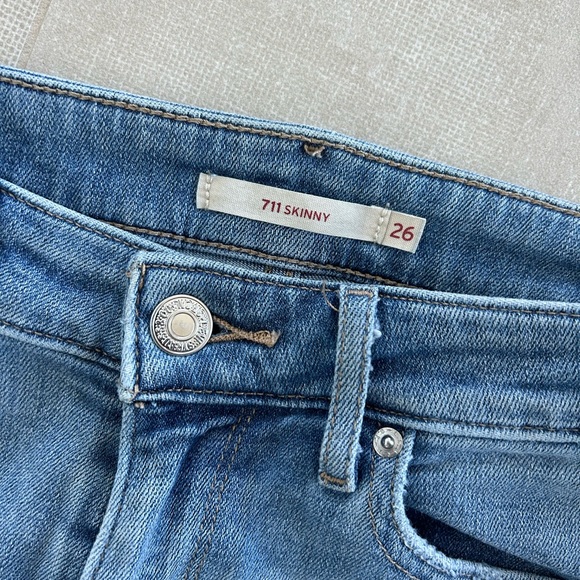Levi’s Skinny Distressed Denim Size 26 - Picture 4 of 6